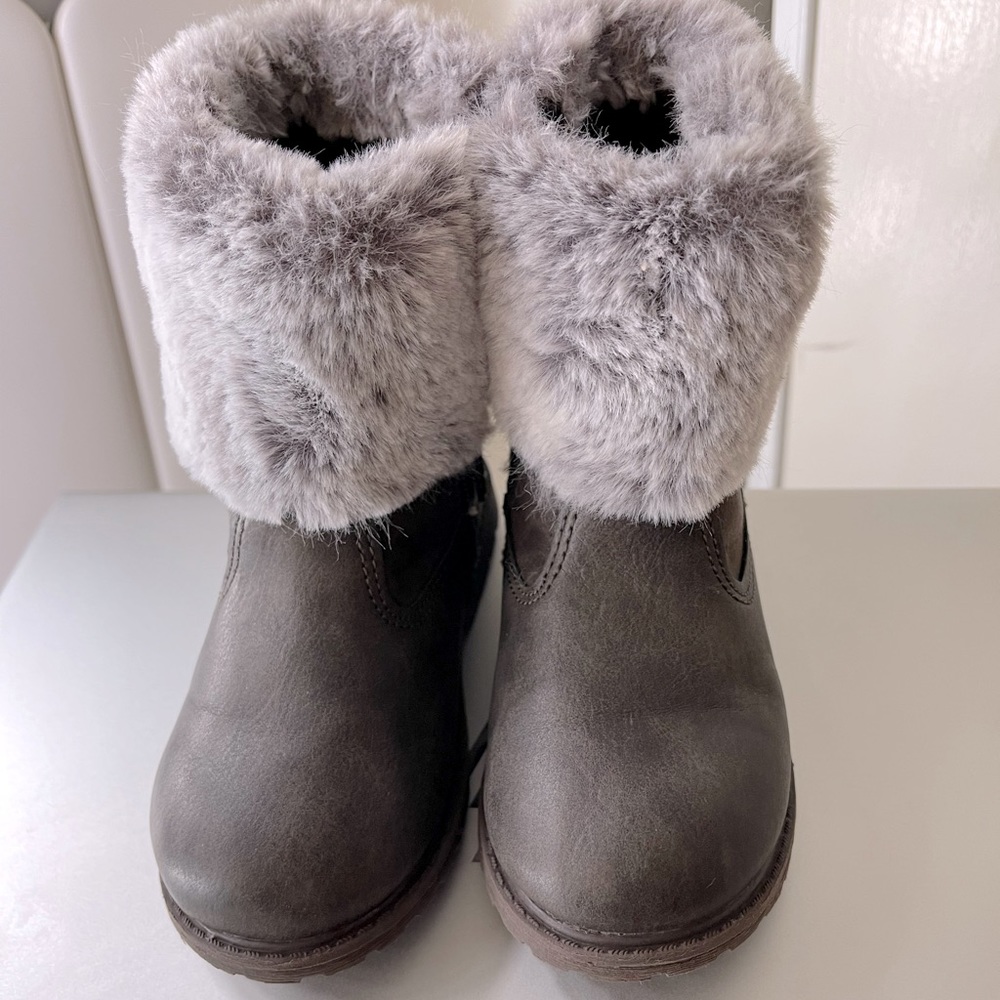 Oshkosh b’gosh Toddler girls size 9 Boots